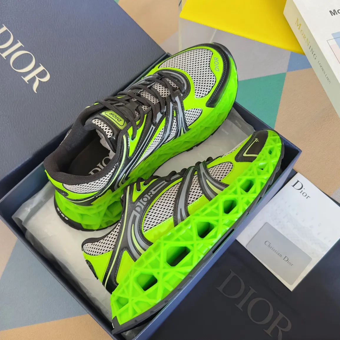 【DIOR】P:800💰 Men's 39-44. (Male 45.46 custom-made) Dior kawa Dior joint 2025ss casual sports shoes‼ ️ Reinterpret running shoes with dior’s haute couture style. b35 is made of fine-textured leather and mesh fabric materials. It can be worn in all seasons, is comfortable and breathable, and has many lines on the shoe body to outline details. It has a full retro three-dimensional feel and can create a casual look all year round!
